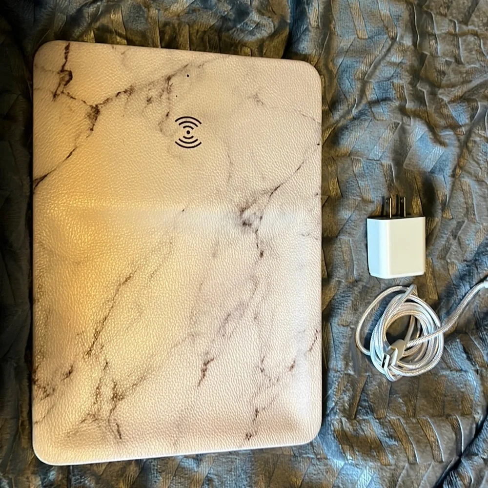 Ellie Los Angeles Wireless Charging Tray EUC